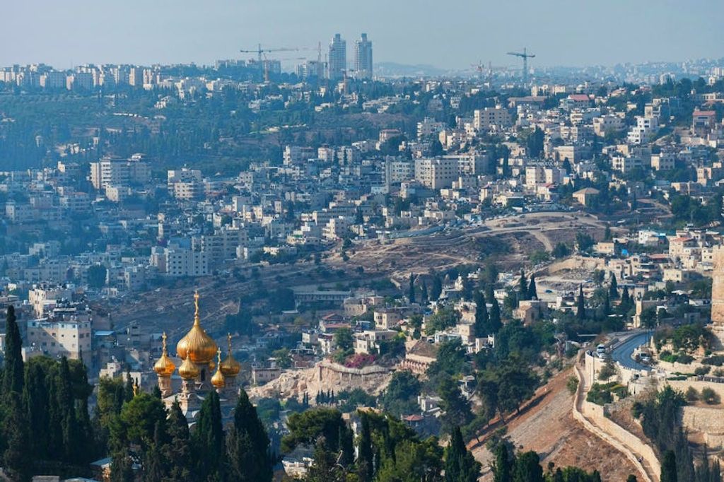 Thắng-Nhật Trần באתר PEXELS הקול שמאחורי הבועה: ניתוח השוק הישראלי בנדלן